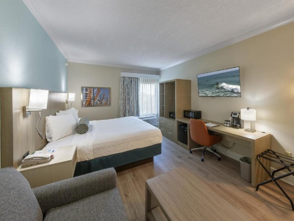 Galleria Palms Hotel To Disney World King Room Workspace Desk Lamp