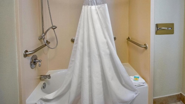 Hotel In Kissimmee Tub Shower Curtain Grab Bars